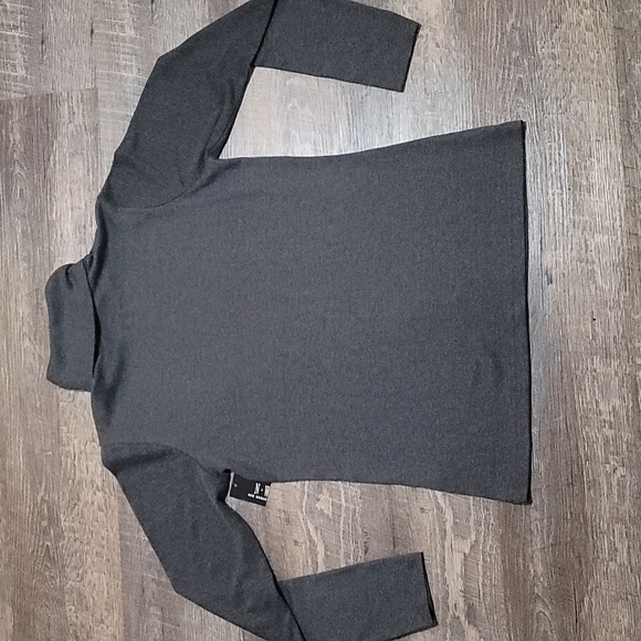 Brand NWT new woman design medium long sleeve turtleneck soft fabric dark Gray - Picture 5 of 8